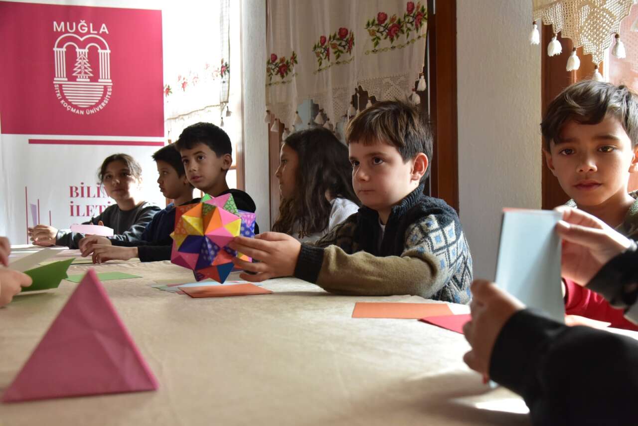 MSKÜ’de Origami Atölyesi: Çocuklar Katlayarak Geometrinin Sırlarını Öğrendi 6